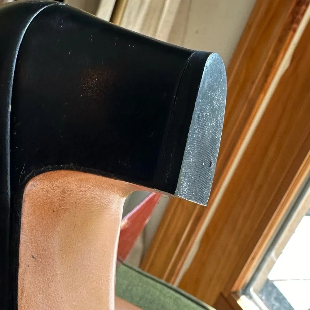 Salvatore Ferragamo Black Leather Pump Heels 8.5 narrow / 7.5 - Picture 4 of 5